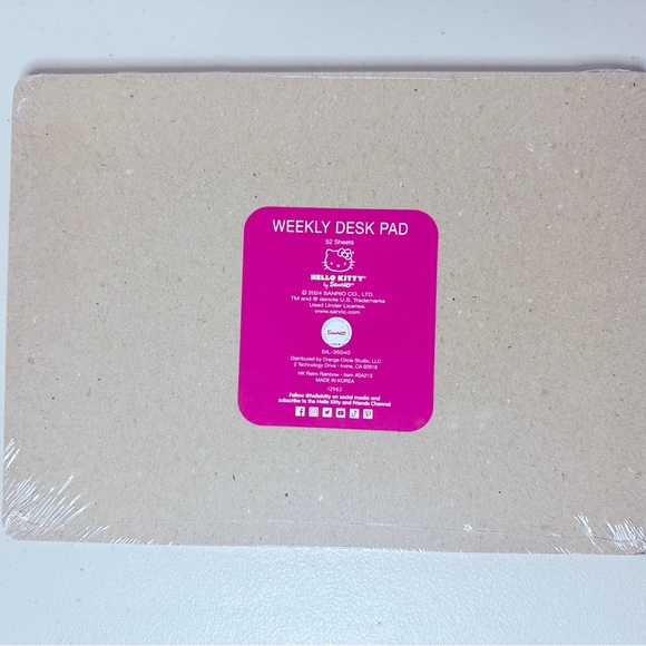 Adorable Hello Kitty Weekly Desk Pad - Picture 2 of 2